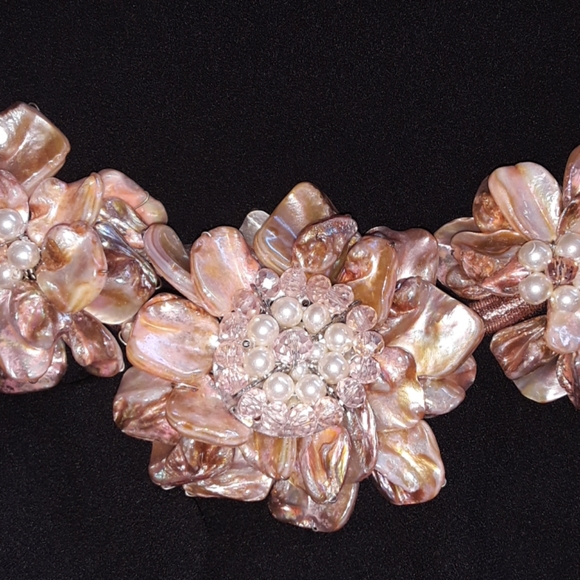 GARDENIA  Flower Statement Necklace - Picture 5 of 8